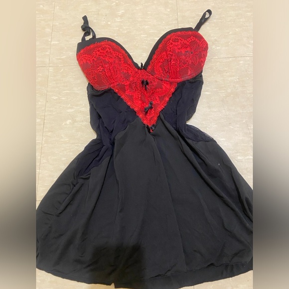 Red and black sexy lingerie top🖤💋 - Picture 2 of 3